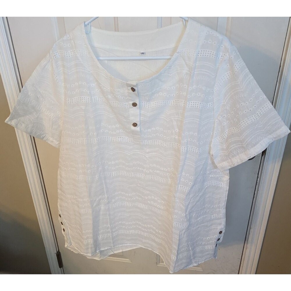 Women White Half Button Blouse W/Embroidered Patten 2XL New